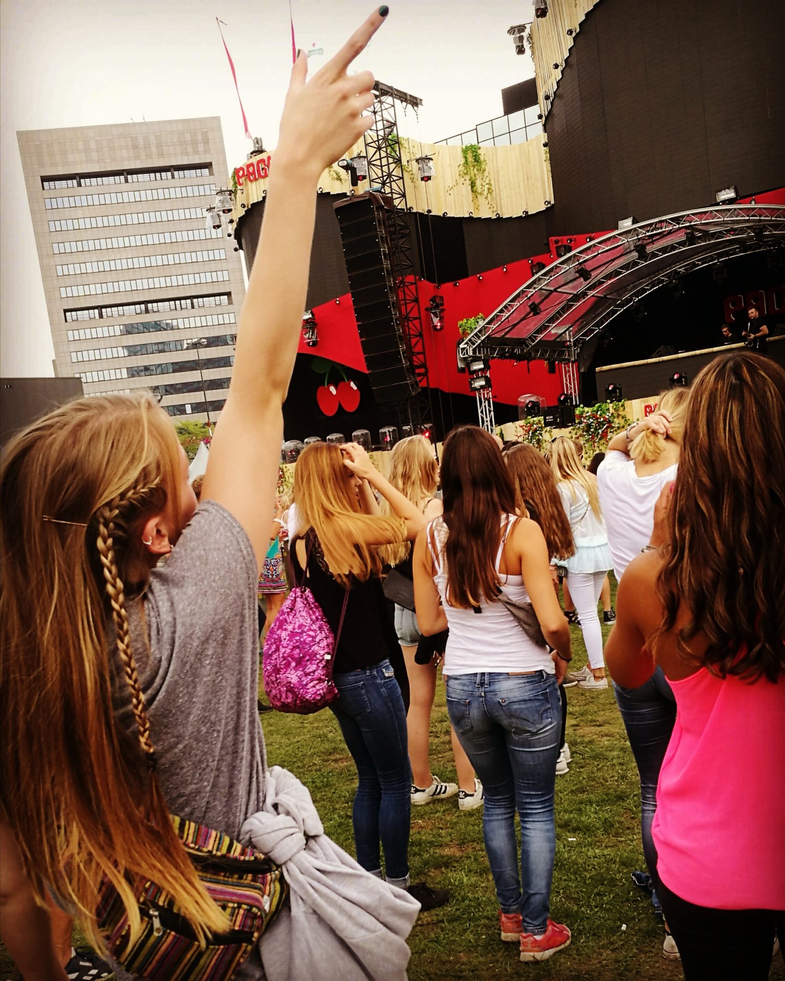 women-event-city
